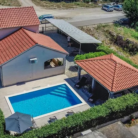 Luna Biograd فيلة