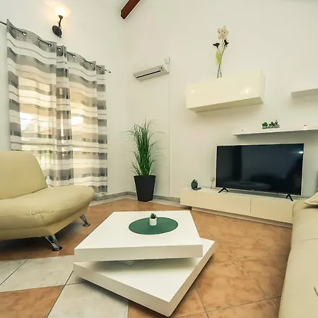 Luna Biograd