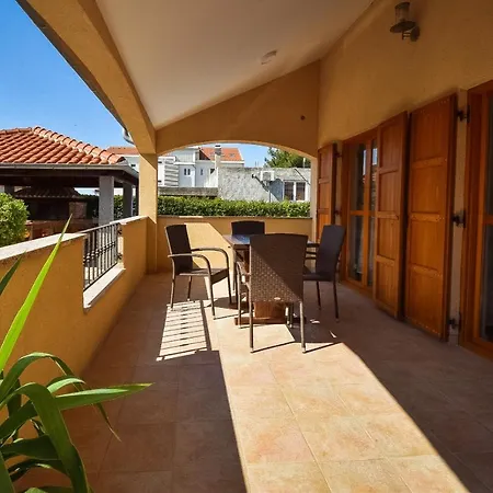 Luna Biograd فيلة